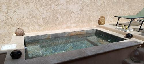 Gite pour deux avec bassin relaxant sans vis a vis