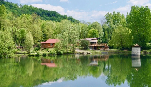 Gîte Prestige - Fishing cottage on the edge of a pond
