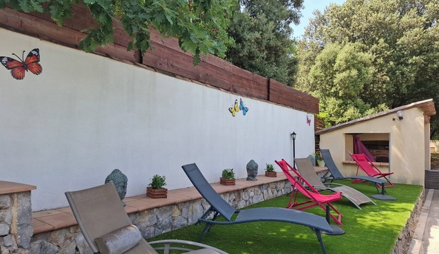 Gite PROVENCE Peaceful location between sea and mountains close to all amenities.