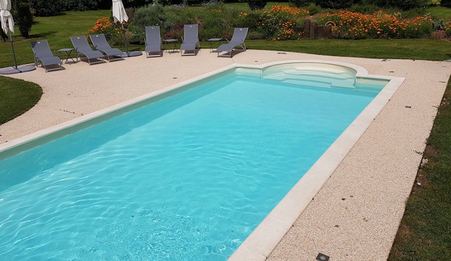 Gîte Ravin de Corboeuf with heated swimming pool in the heart of Auvergne