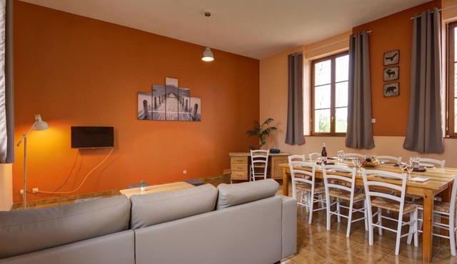 Gite Saint-Bonnet-des-Quarts, 3 bedrooms, 6 persons