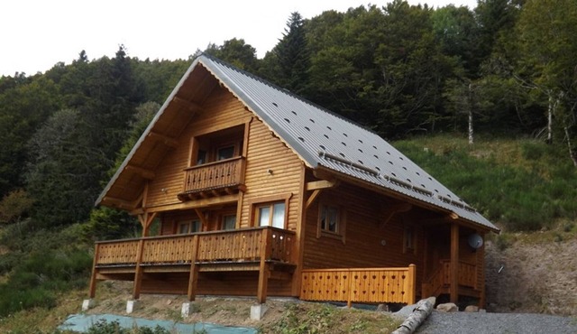 Gite Saint-Jacques-des-Blats, 3 bedrooms, 8 persons