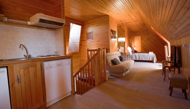Gite Saint-Bonnet-de-Salers, 6 bedrooms, 14 persons