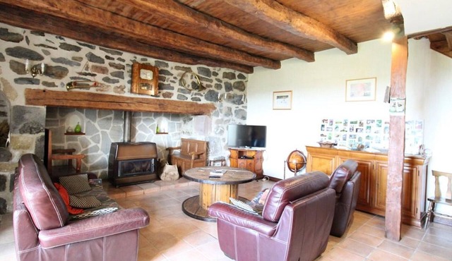 Gite Saint-Martin-Valmeroux, 5 bedrooms, 10 persons
