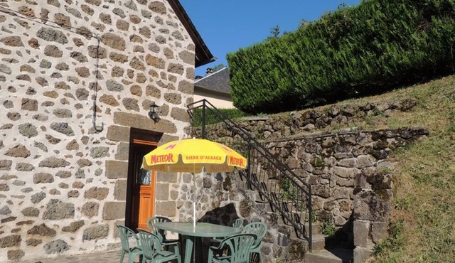 Gite Saint-Projet-de-Salers, 4 bedrooms, 8 persons