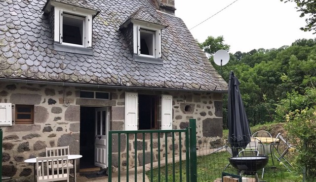 Gite Saint-Projet-de-Salers, 2 bedrooms, 4 persons