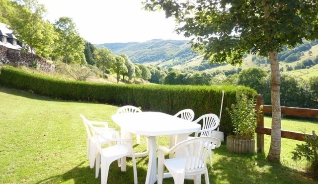 Gite Saint-Projet-de-Salers, 2 bedrooms, 4 persons