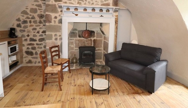 Gite Saint-Jacques-des-Blats, 2 bedrooms, 4 persons