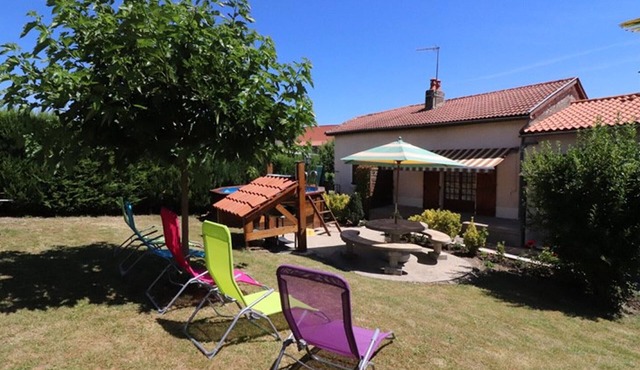 Gite Saint-Santin-de-Maurs, 3 bedrooms, 6 persons