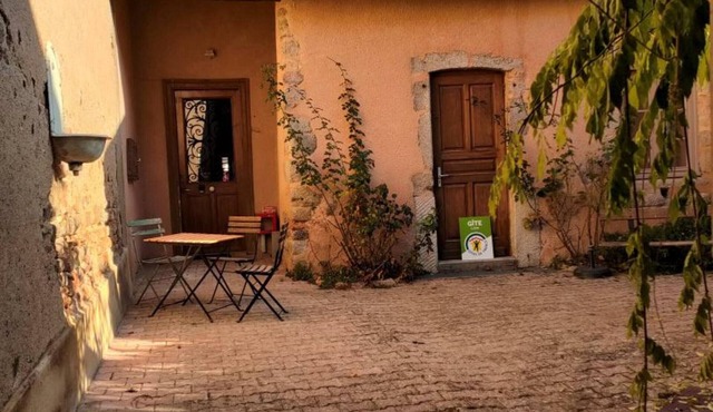 Gite Saint-Haon-le-Châtel, 3 bedrooms, 11 persons