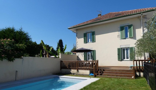 Gite Saint-Lon-les-Mines, 7 bedrooms, 15 persons