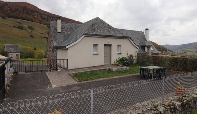 Gite Saint-Paul-de-Salers, 2 bedrooms, 4 persons