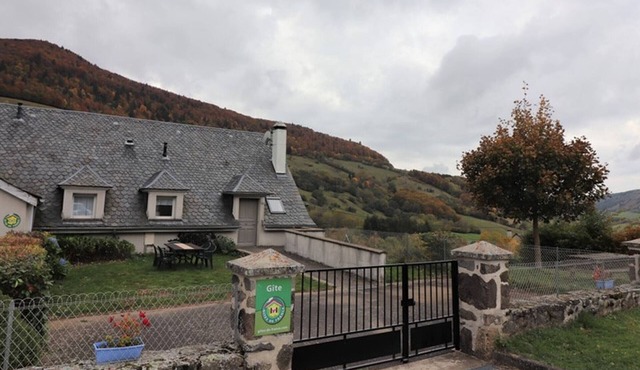 Gite Saint-Paul-de-Salers, 2 bedrooms, 4 persons