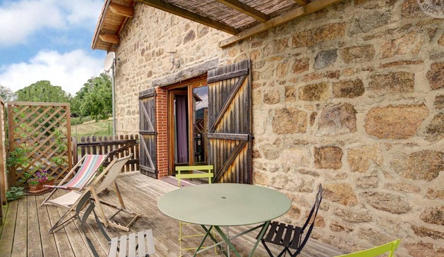 Gite Saint-Romain-d'Urfé, 5 bedrooms, 11 persons
