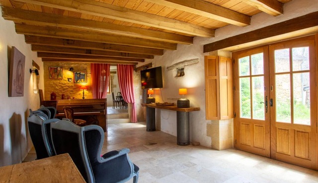 Gite Savignac-de-Miremont, 3 bedrooms, 8 persons