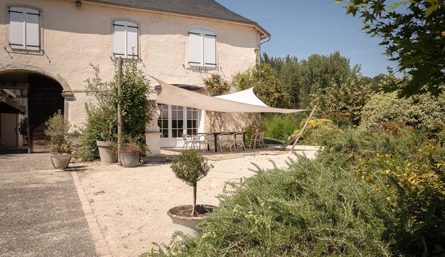 Gîte sleeps 10, with indoor swimming pool ideal for families