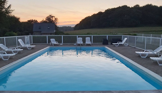 Gîte sleeps 20 with swimming pool and large grounds