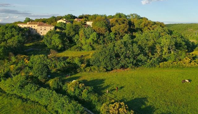 Gîte, sleeps 4, calm and restful, breathtaking views, in the heart of nature.