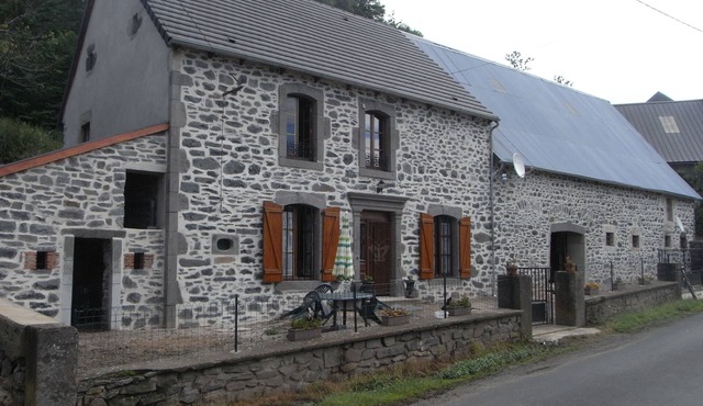 GITE sleeps 5, accessible from the side of the house. Free WIFI