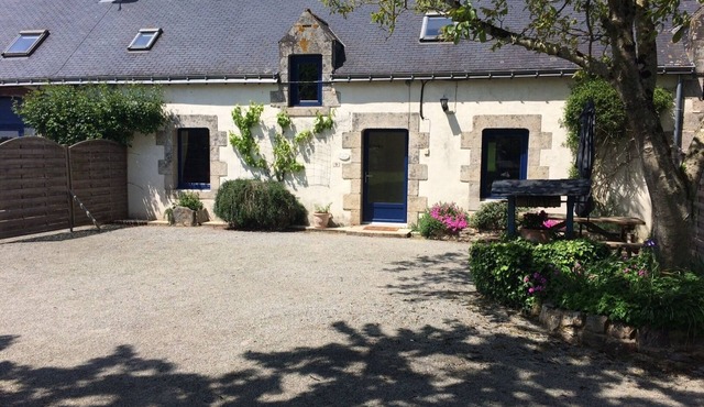 Gite sleeps 6 - heated indoor swimming pool