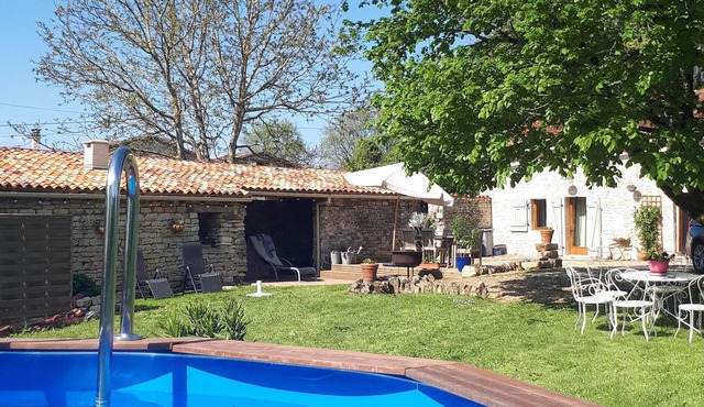 Gîte Sous le tilleul with above ground pool