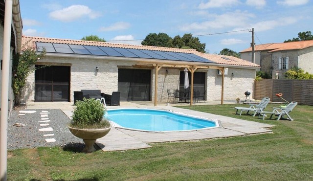 Gite South Two Sevres wifi jacuzzi pool