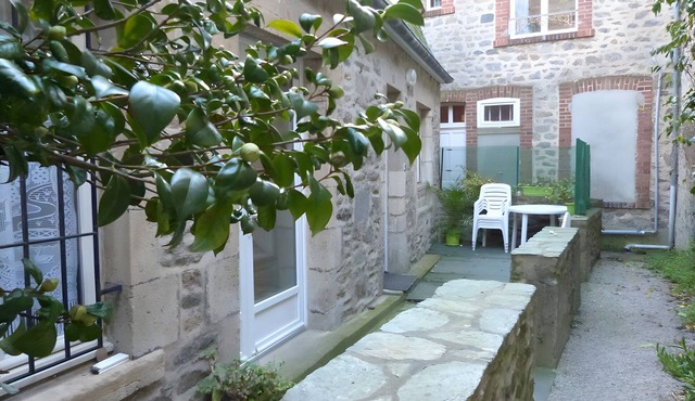 Gîte St Vaast - Fisherman's House with Private Terrace and Wi-Fi