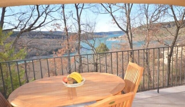 GITE T3 "LAVANDIN" WITH LAKE VIEW/BEACH 200 m/BAUDUEN (83)