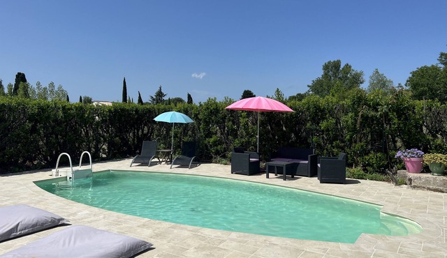 Gite terrace tropézienne shared swimming pool