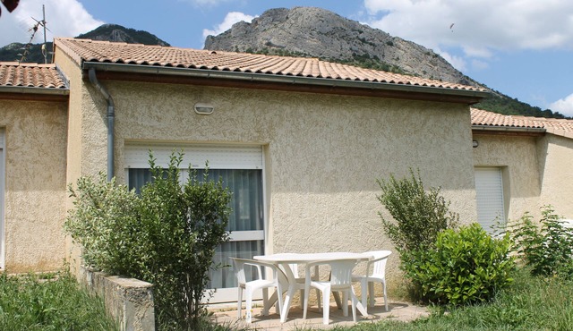 Gite + terrasse 4 persons, Drôme Provençale, small shops in the village