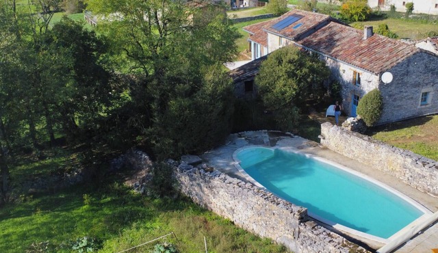 Gite Valades with pool and view