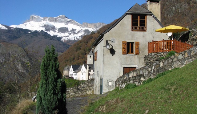 Gite Vallée d'Aspe Béarn Pyrénées very beautiful view ideal for hiking