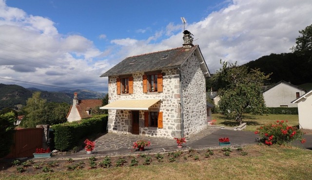Gite Vic-sur-Cère, 2 bedrooms, 4 persons