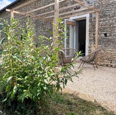 Gite Vigne - stay on a vineyard, overlooking the vines in this 2 bedroomed gite