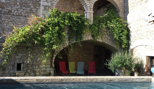 Gîte with swimming pool in stone house