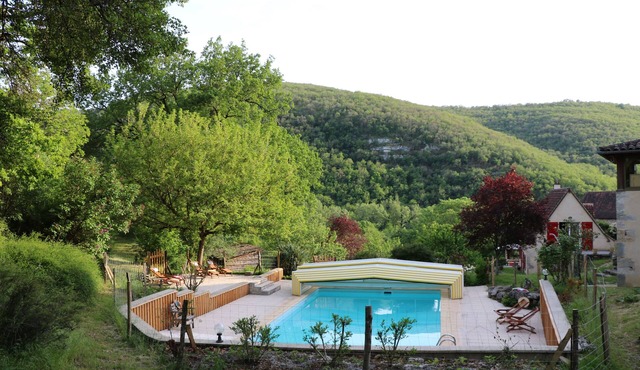 Gite with swimming pool in the Célé valley near Figeac - ideal for families