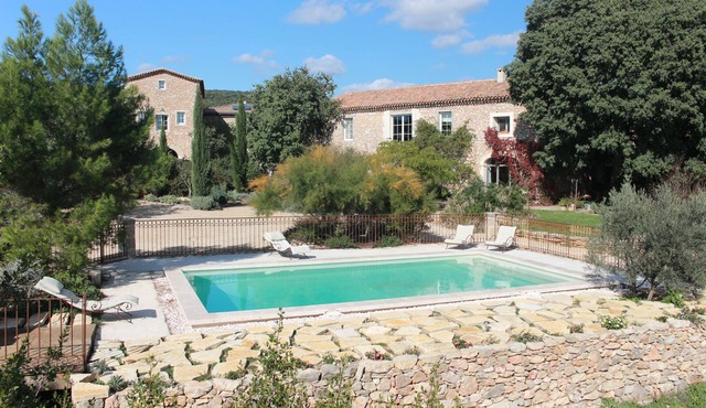 Gite with a high standard of comfort between the garrigue and the provence