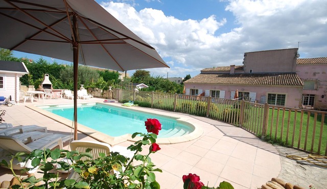 GITE with air conditioning, swimming pool and enclosed parking