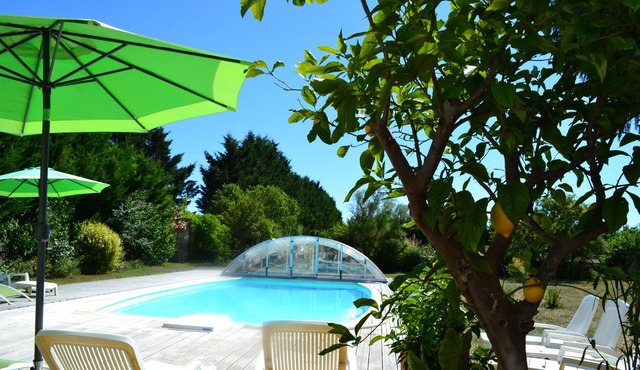 GITE WITH COVERED AND HEATED POOL (3 STARS)