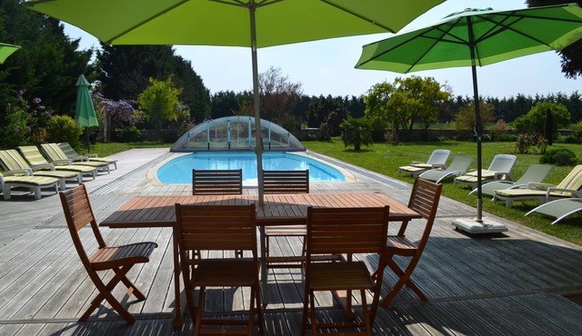 GITE WITH COVERED AND HEATED POOL (3 STARS)