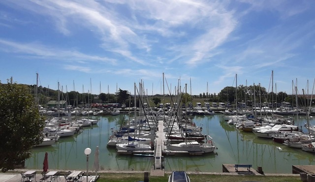 Gite with lovely view of the harbour, all comforts, 10/12 pers, ideal for family or friends