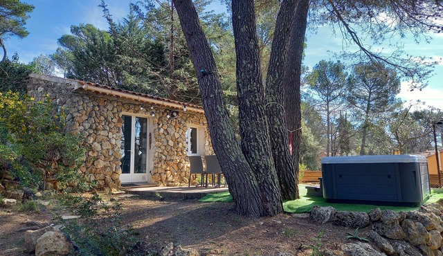 Gîte with private Jacuzzi in the heart of Provence Côte d'Azur