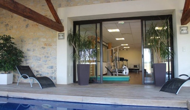 Gîte with: garden, BBQ, swimming pool, spa, tennis, gym, ideal famillel