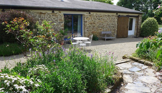 Gîte with garden in the countryside