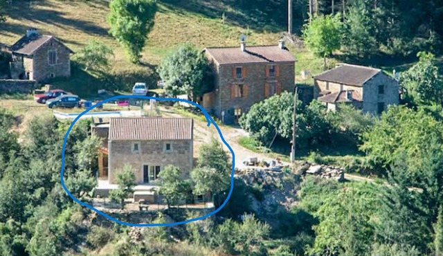 Gite with great views, pool and jacuzzi!