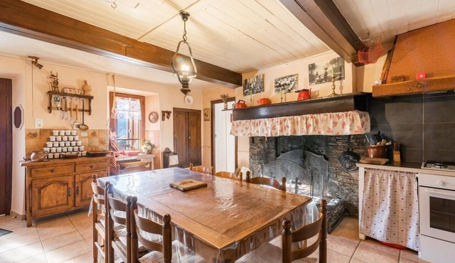 Gîte with great views of the mountains - enclosed garden - not overlooked -