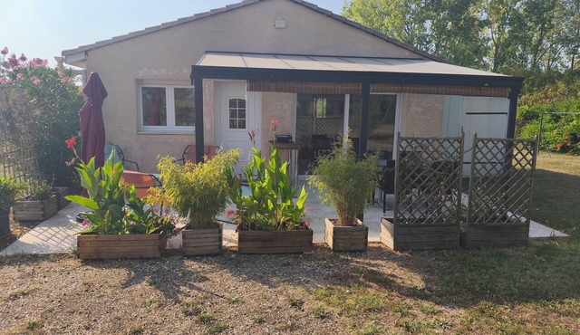 Gîte with heated swimming pool