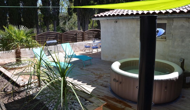 Gite with private spa and enclosed terrace close to shops and rivers