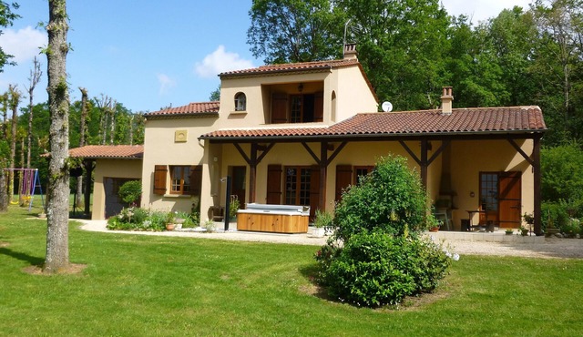Gîte with SPA in a large park in the heart of Périgord (Monpazier-Dordogne)