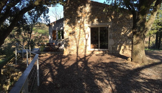 Gîte with spacious terrace, beautiful views, close to shops and rivers